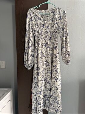 Women's Cream and Navy Floral Long Sleeve Midi Dress